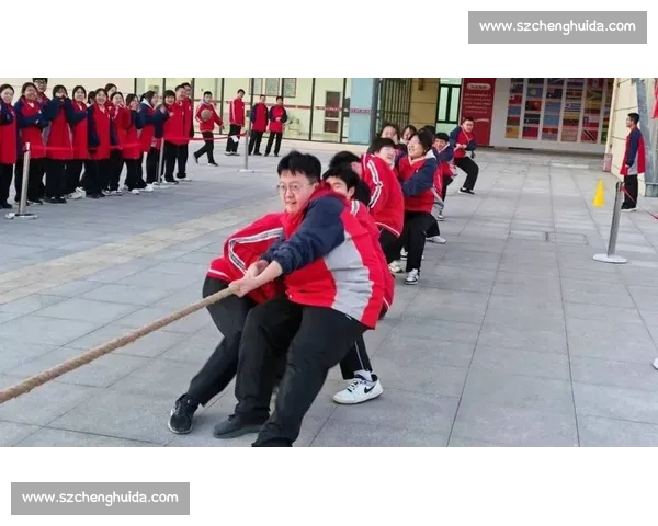 团结拼搏共奋进 拨河比赛展风采