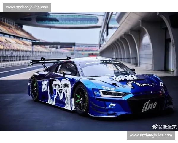 极速竞速风暴赛道上飞驰的赛车激情瞬间尽显赛车手无畏挑战极限的英勇姿态